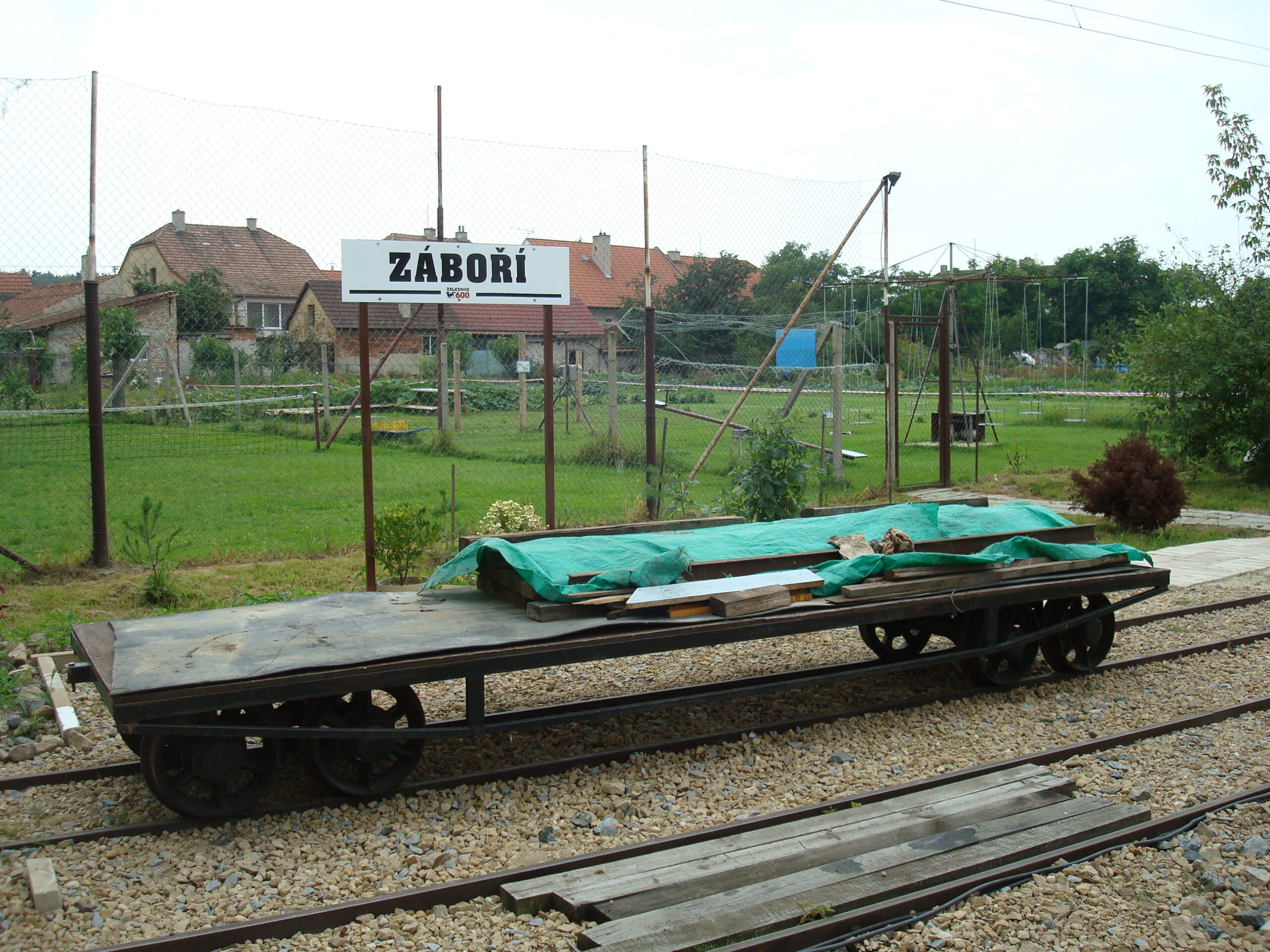 Vláček v zahradě
