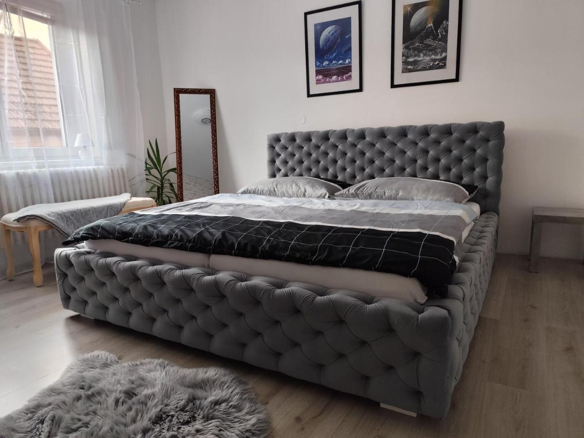 Apartmány pod věží