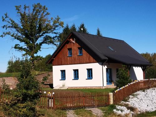 Chalupa pod dubem , Hlinov , Novohradské hory , Nové Hrady