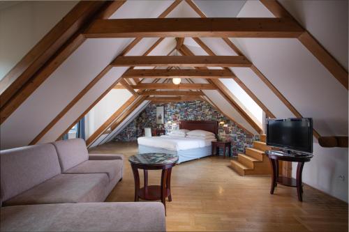 Charles Bridge Heritage Suites by SALVATOR HOTELS