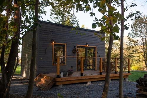 Glamping & Farm Zlaté Podlesí - Slamáček v sadu