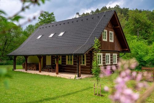 Roubenka pod hradem Kokořín