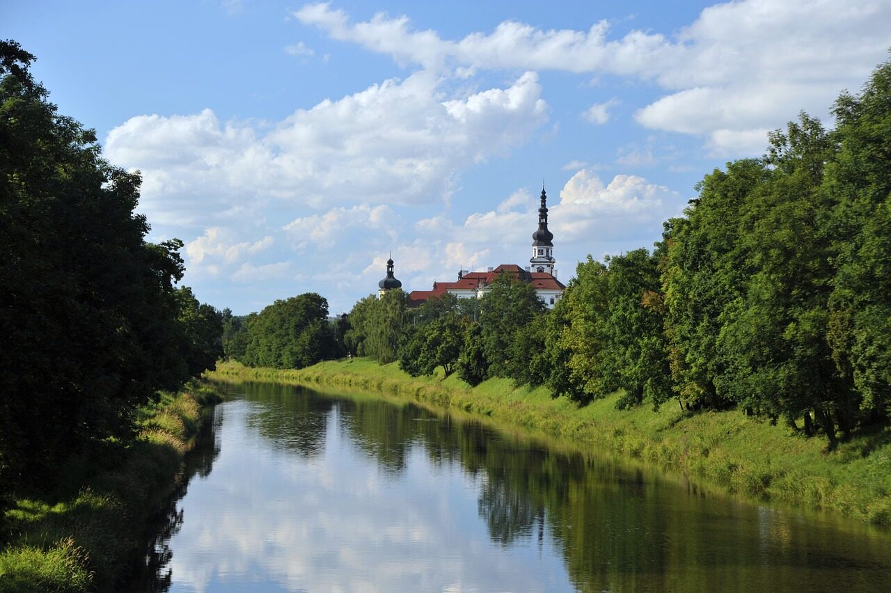 Barokní areál Kláštera Hradisko přezdívaný moravský Escorial na břehu řeky Moravy v Olomouci