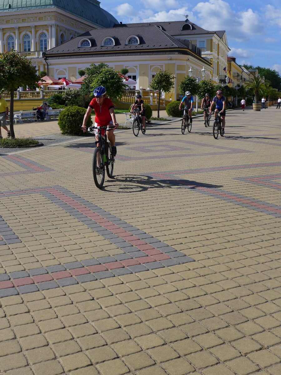 Rozlehlé lázeňské parky a promenády ideální pro procházky a cykloturistiku na Chebsku