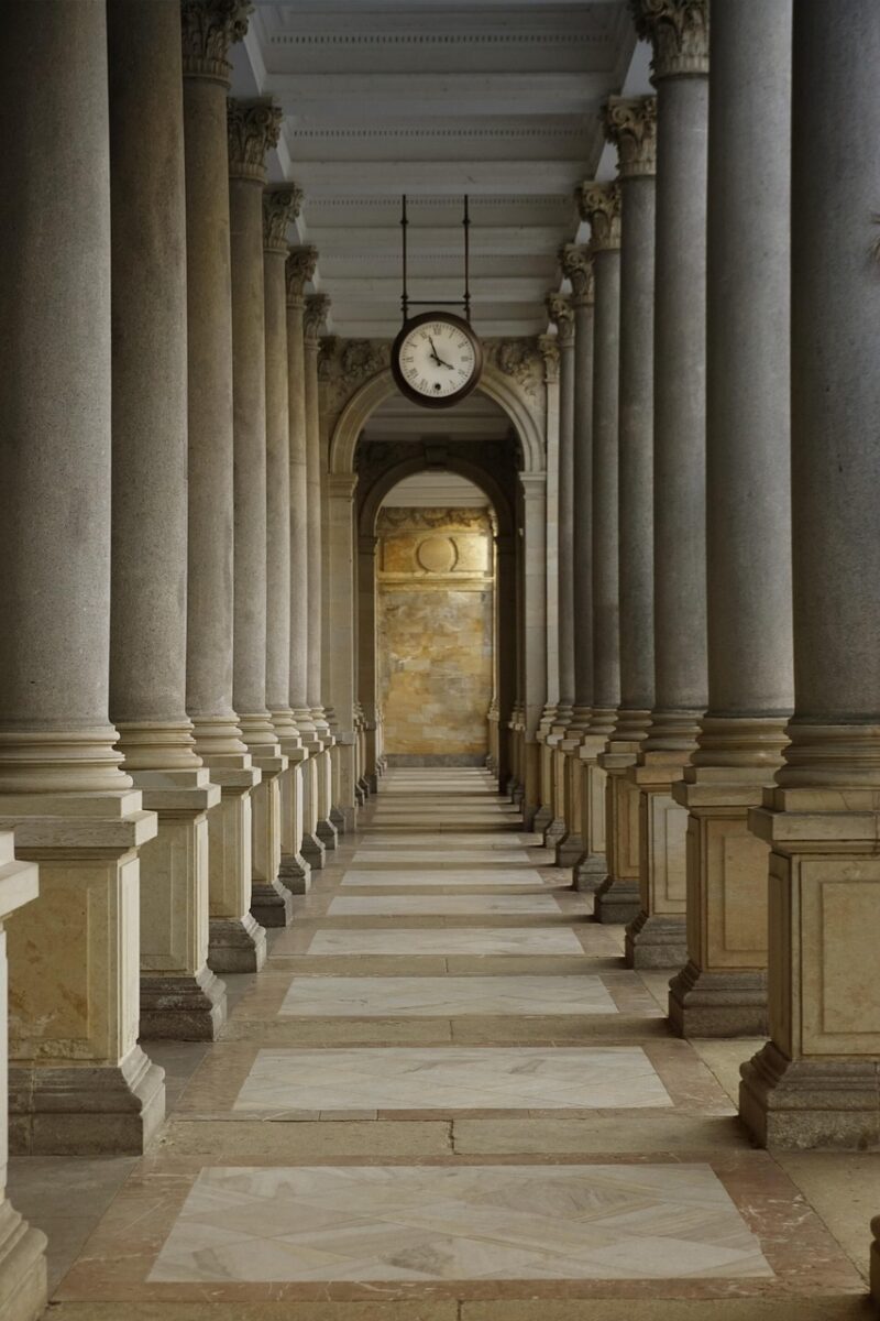 Monumentální neorenesanční Mlýnská kolonáda architekta Josefa Zítka v Karlových Varech